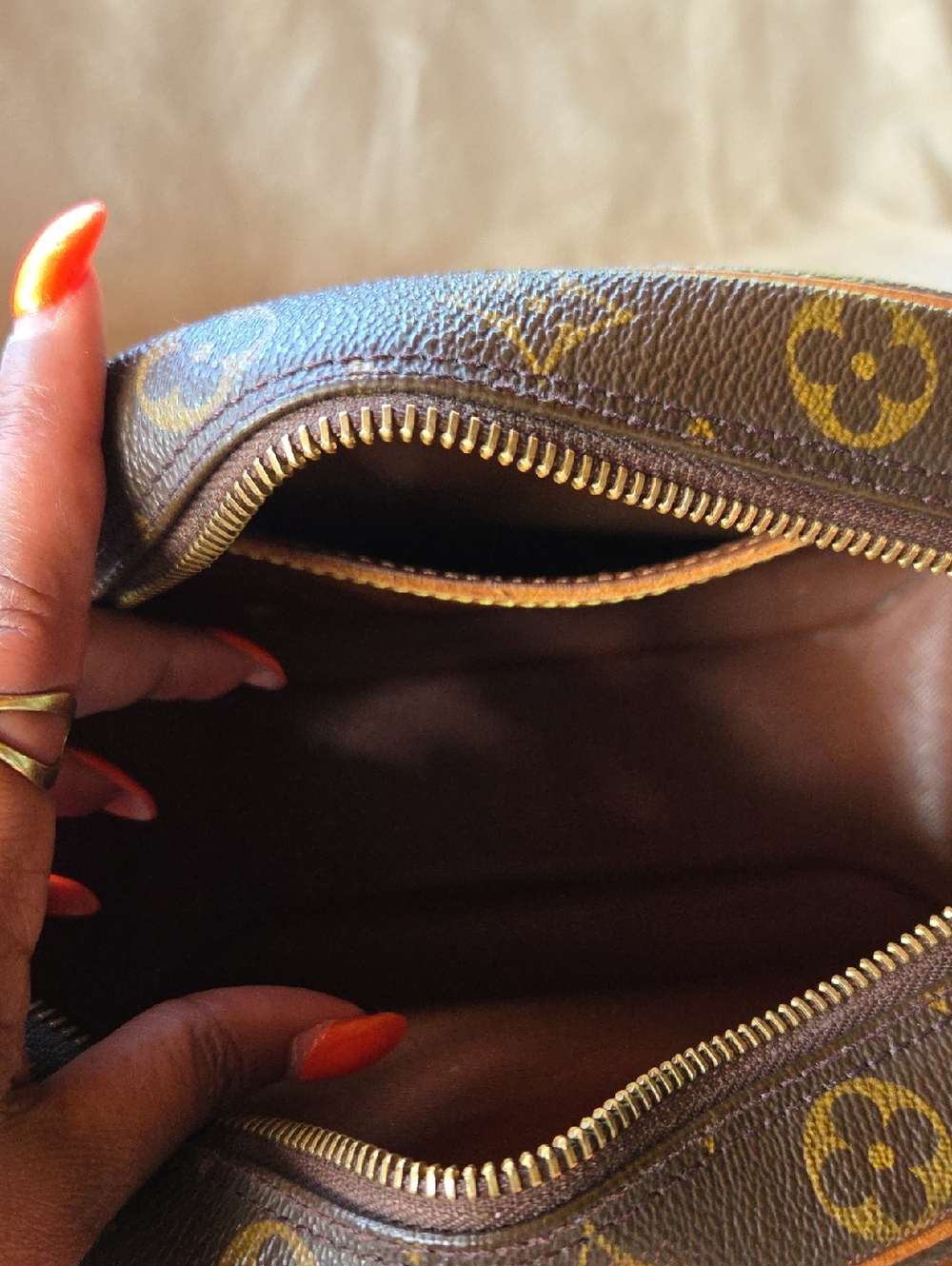 Louis Vuitton Vintage Monogram Blois Crossbody Bag - Picture 11 of 11